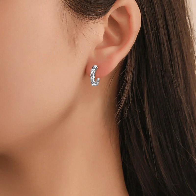 Jewelryhaven720™. Luxurious earrings made of 100% real moissanite, sterling silver. A wonderful gift for loved ones.