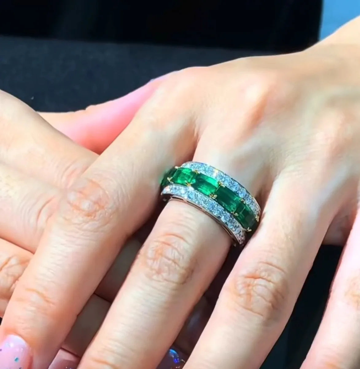 Jewelryhaven720™  An exquisite 925 sterling silver ring with a unique character and luxurious emerald shine.